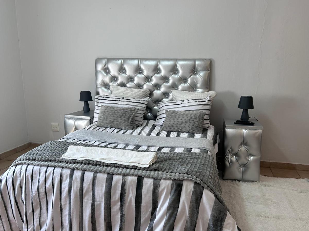 Blue Lantern Bed And Breakfast Kempton Park Exterior foto
