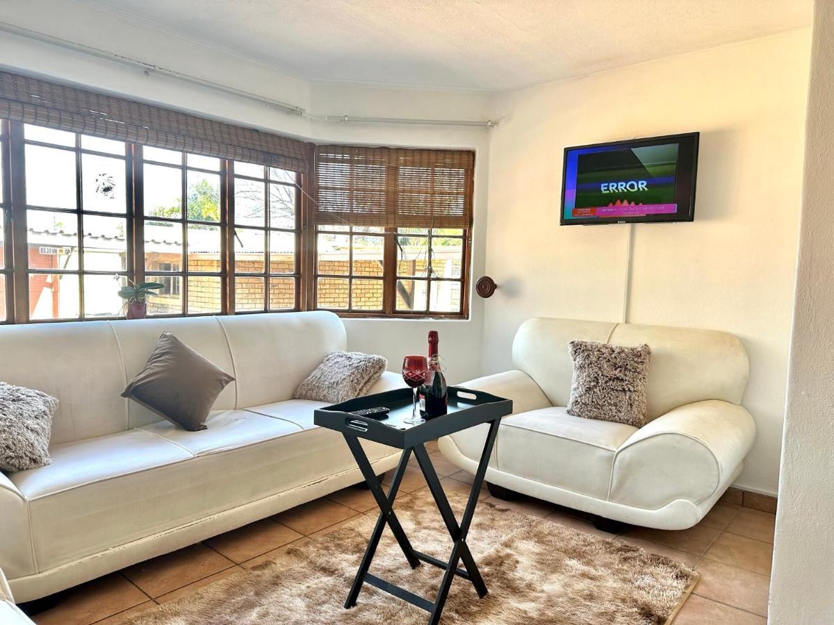 Blue Lantern Bed And Breakfast Kempton Park Exterior foto