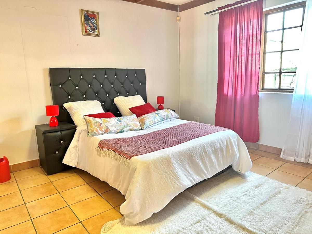 Blue Lantern Bed And Breakfast Kempton Park Exterior foto
