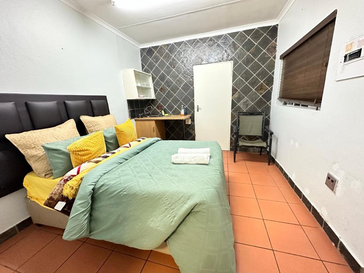 Blue Lantern Bed And Breakfast Kempton Park Exterior foto