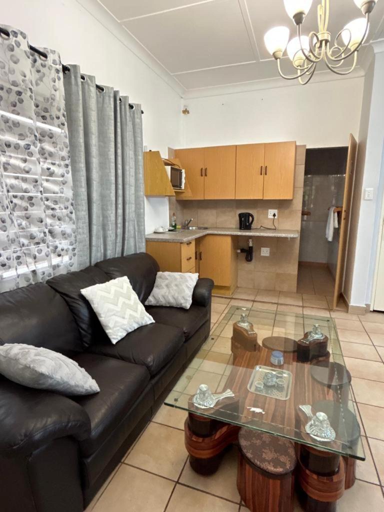 Blue Lantern Bed And Breakfast Kempton Park Exterior foto