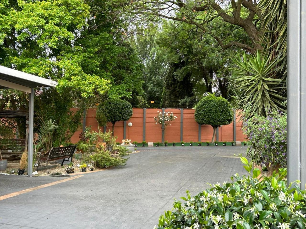 Blue Lantern Bed And Breakfast Kempton Park Exterior foto