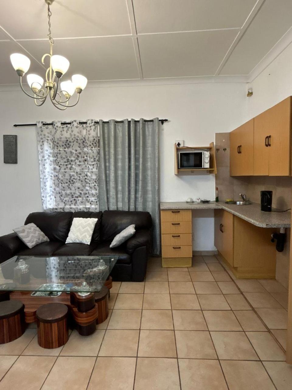 Blue Lantern Bed And Breakfast Kempton Park Exterior foto